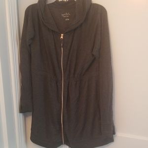 Maternity long sleeve zip hoodie with pockets